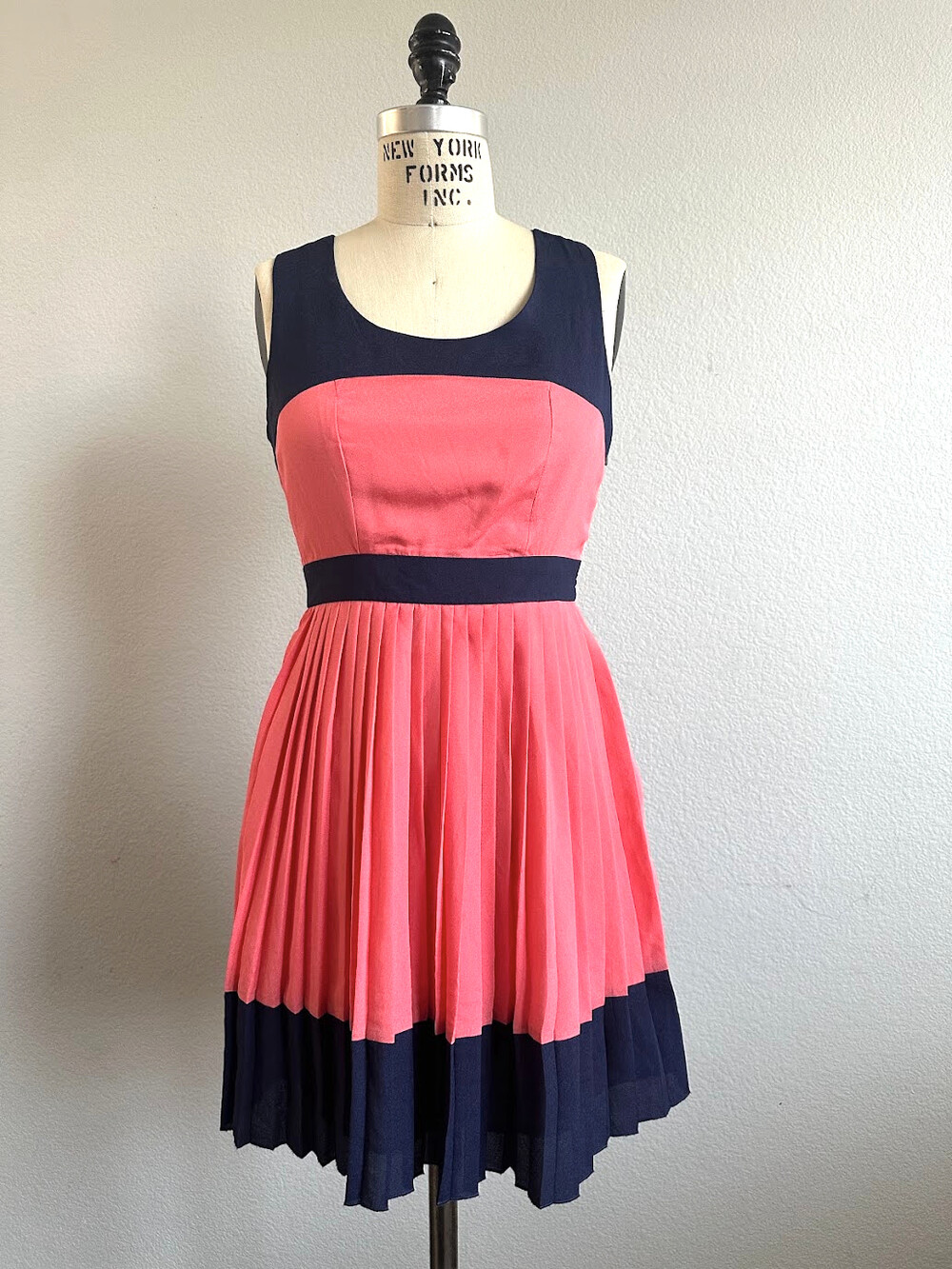 Monteau Sleeveless Colorblock Pleated Dress Navy Coral Pink Size Small